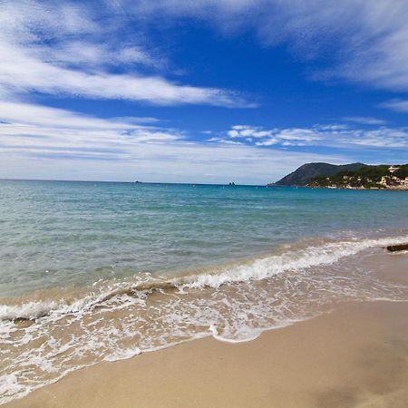 Apartamento Les Pieds Dans L'Eau La Seyne-sur-Mer Exterior foto